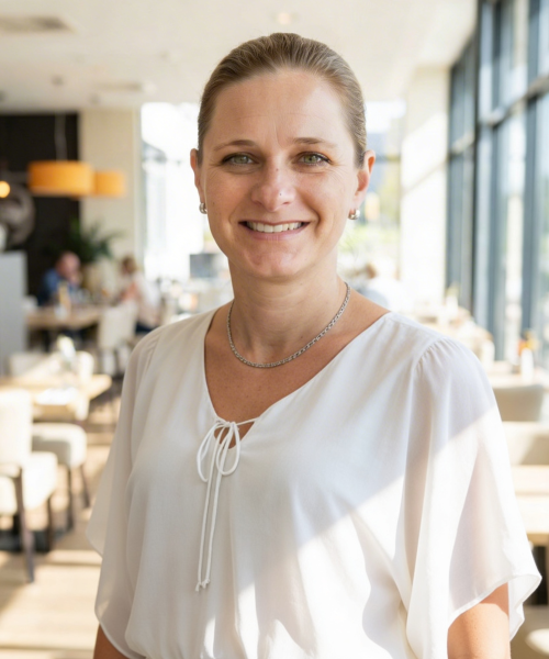 freepik__realistic-portrait-of-a-friendly-woman-around-3040__58433